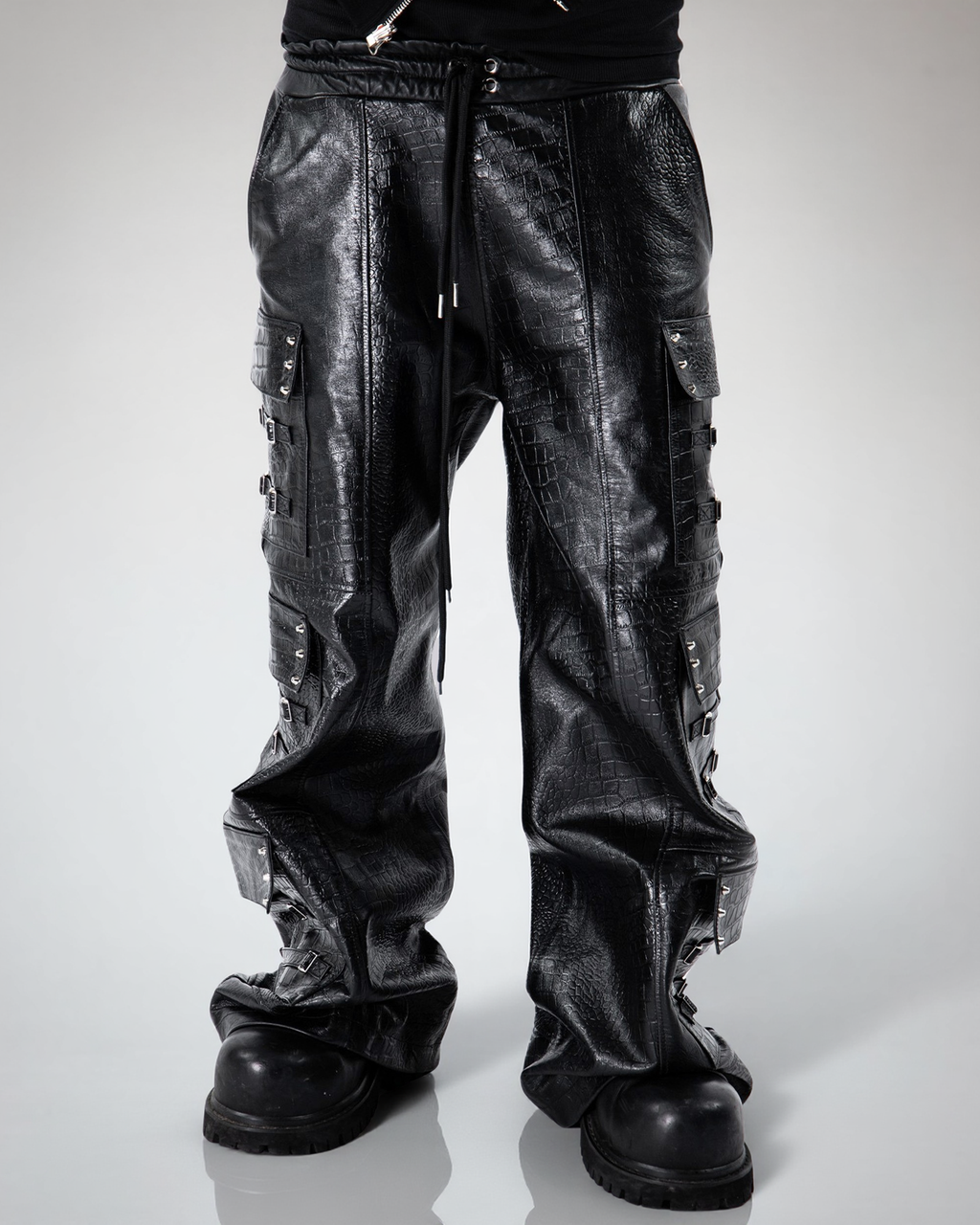 "OBSIDIA" LEATHER CARGOS