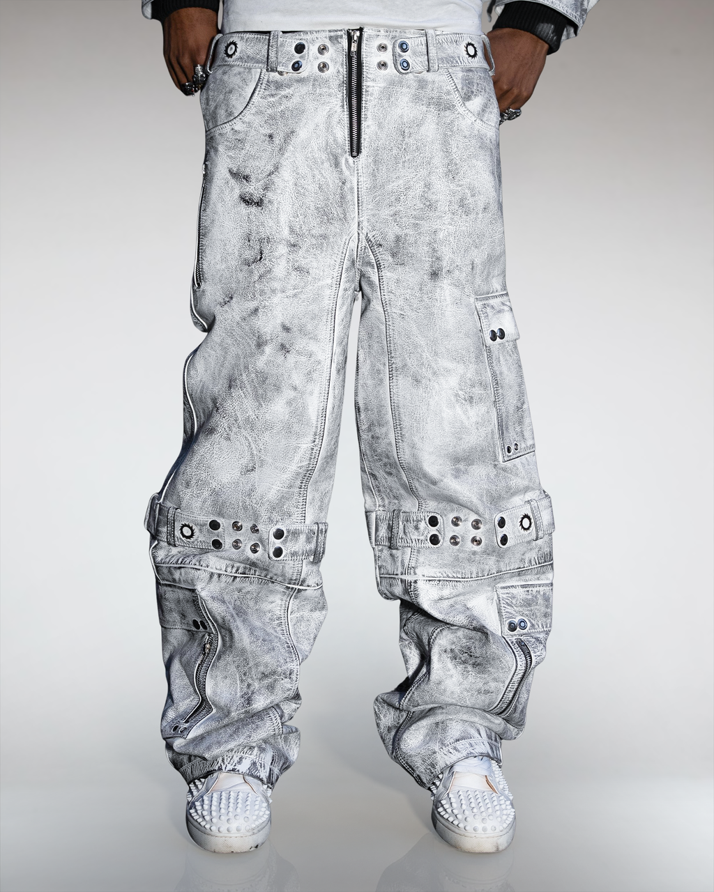 MECH WHITE LEATHER CARGOS